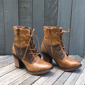 Vintage Inspired Ankle Boots👢